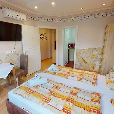 Cristian Apartman Hajdúszoboszló Buitenkant foto