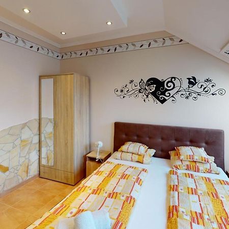 Cristian Apartman Hajdúszoboszló Buitenkant foto