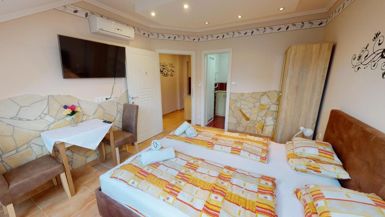 Cristian Apartman Hajdúszoboszló Buitenkant foto