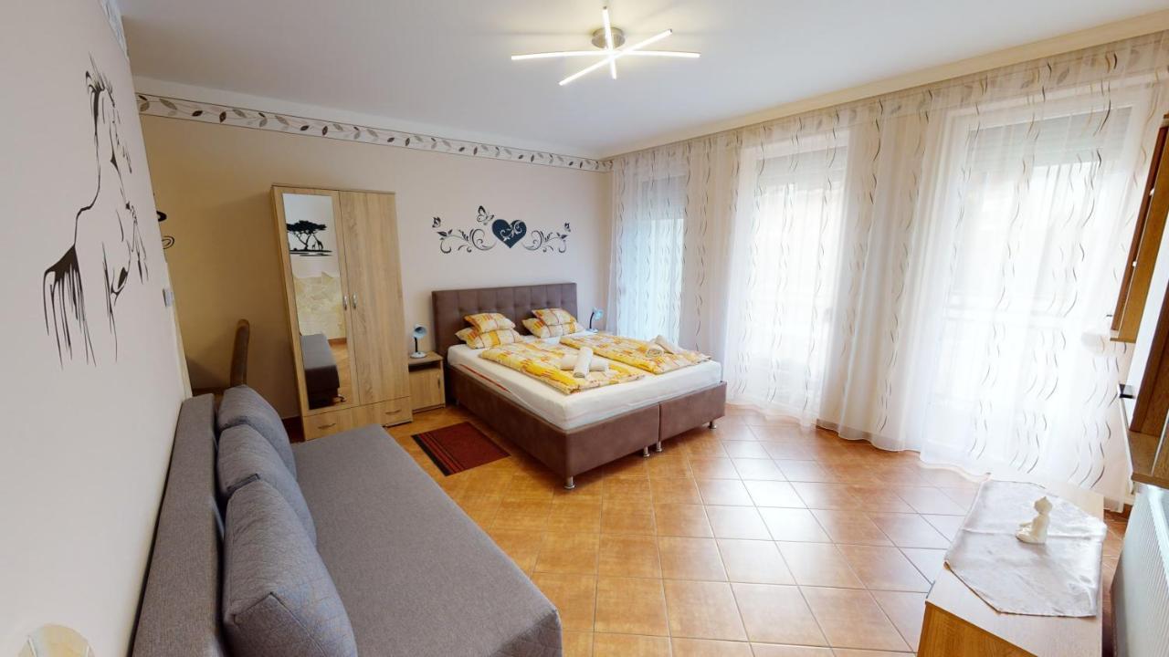 Cristian Apartman Hajdúszoboszló Buitenkant foto