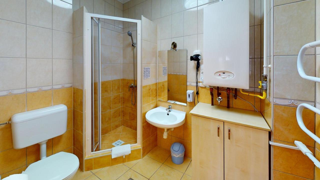 Cristian Apartman Hajdúszoboszló Buitenkant foto