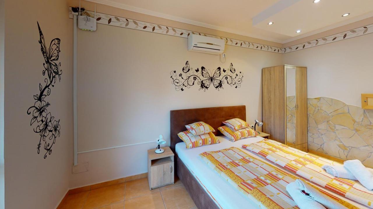 Cristian Apartman Hajdúszoboszló Buitenkant foto