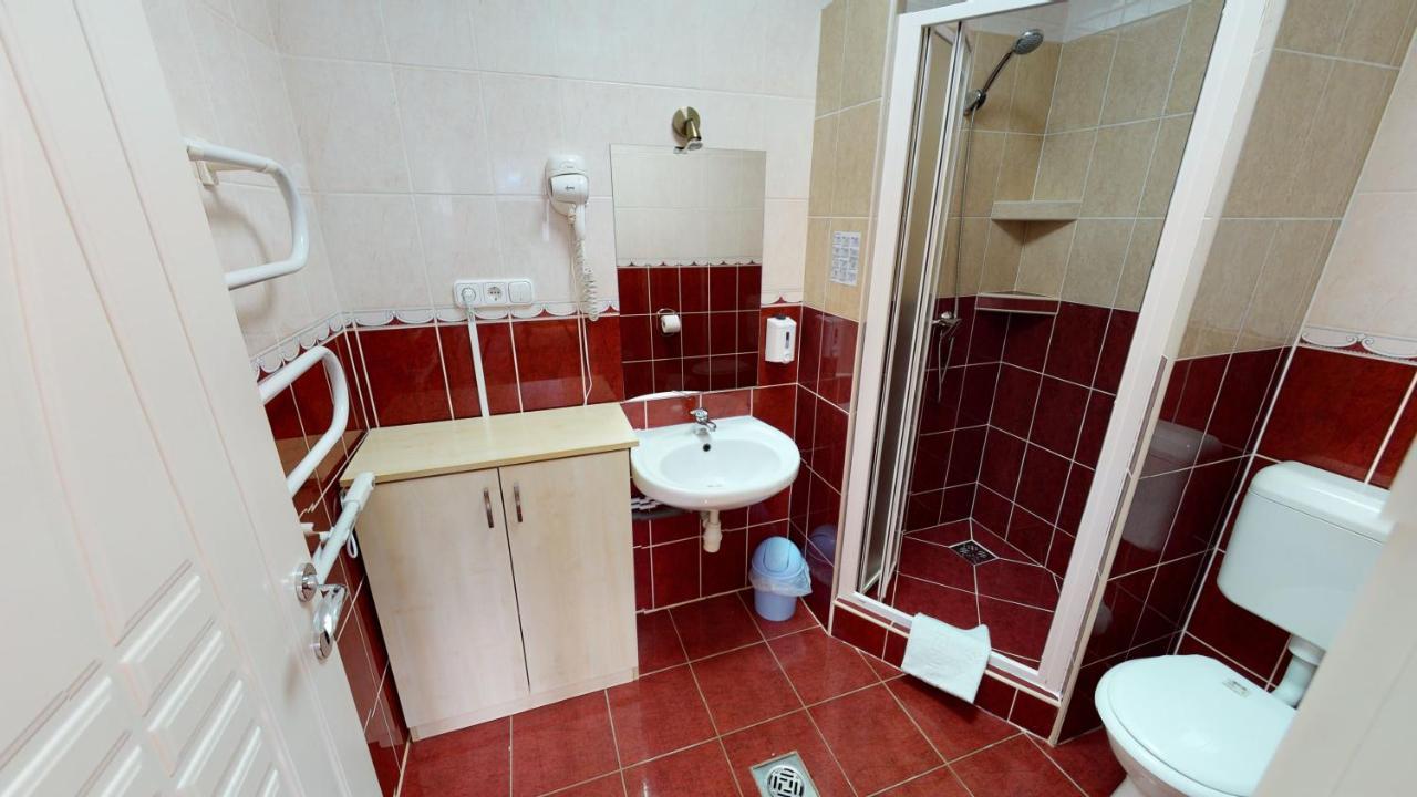 Cristian Apartman Hajdúszoboszló Buitenkant foto