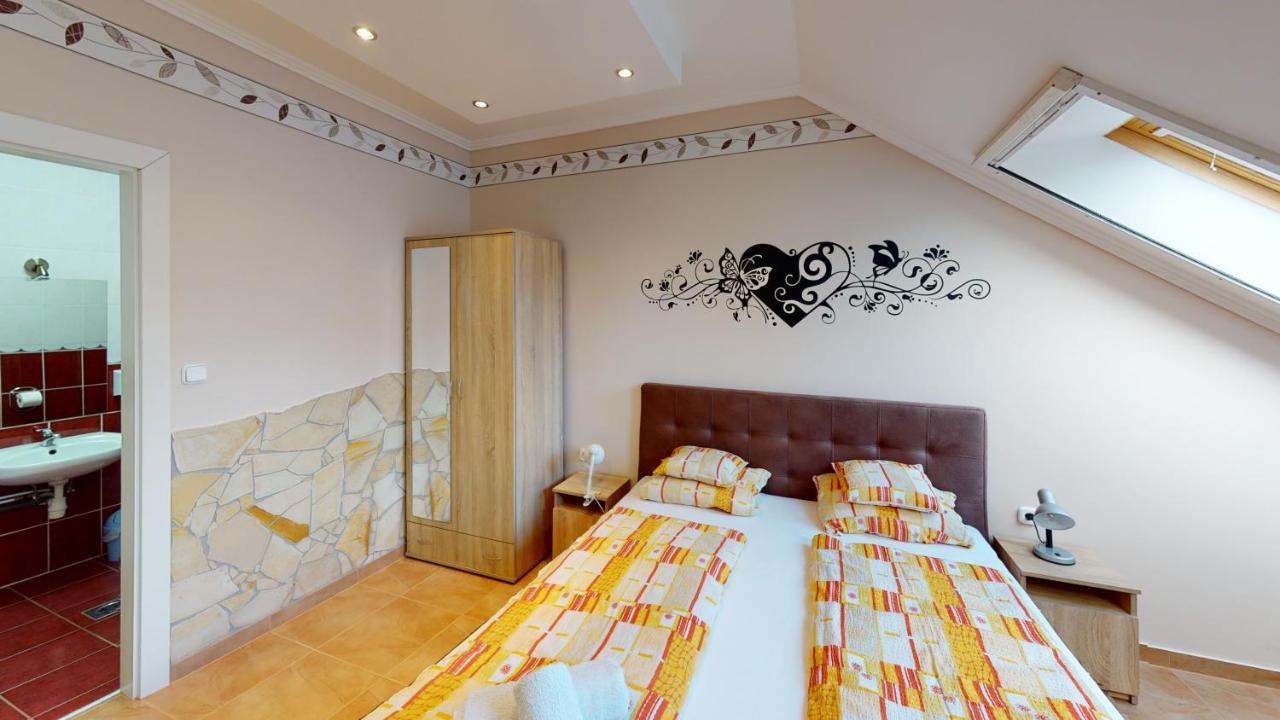 Cristian Apartman Hajdúszoboszló Buitenkant foto