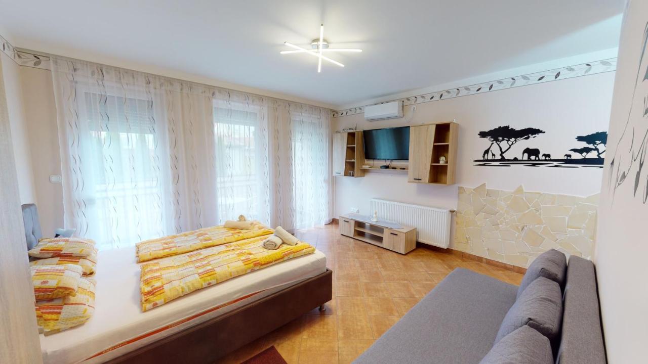 Cristian Apartman Hajdúszoboszló Buitenkant foto