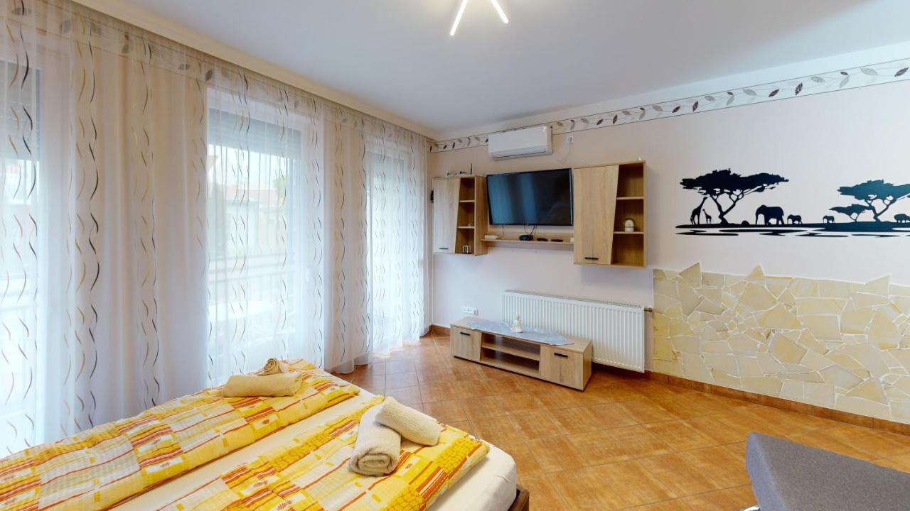 Cristian Apartman Hajdúszoboszló Buitenkant foto