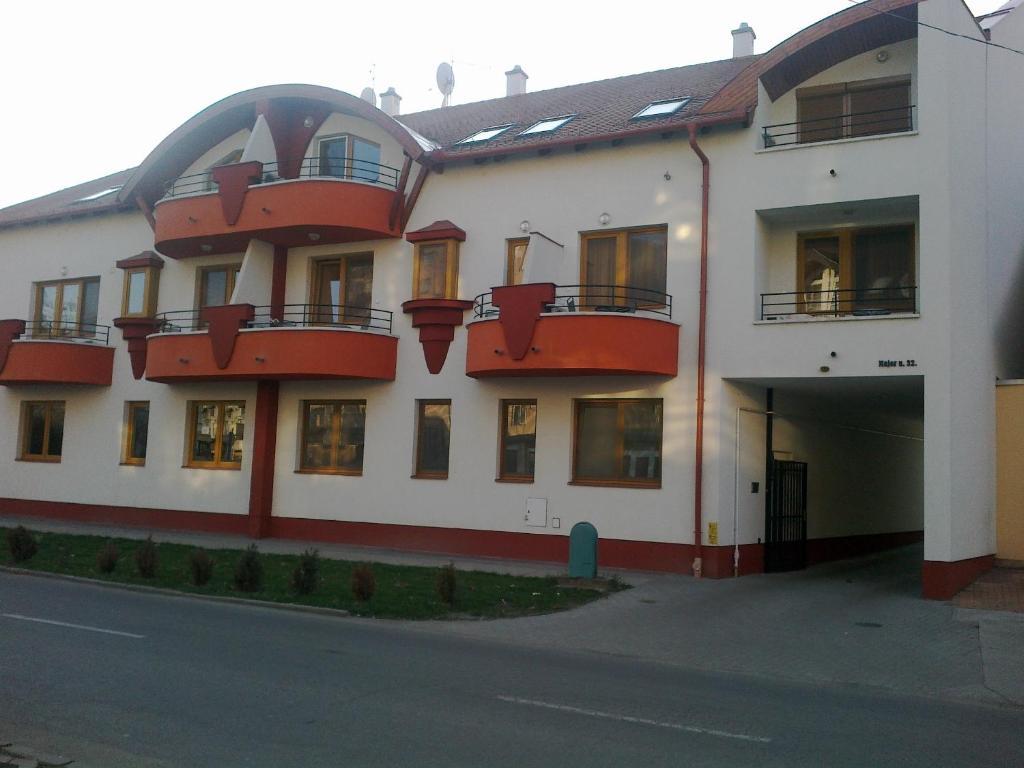 Cristian Apartman Hajdúszoboszló Buitenkant foto